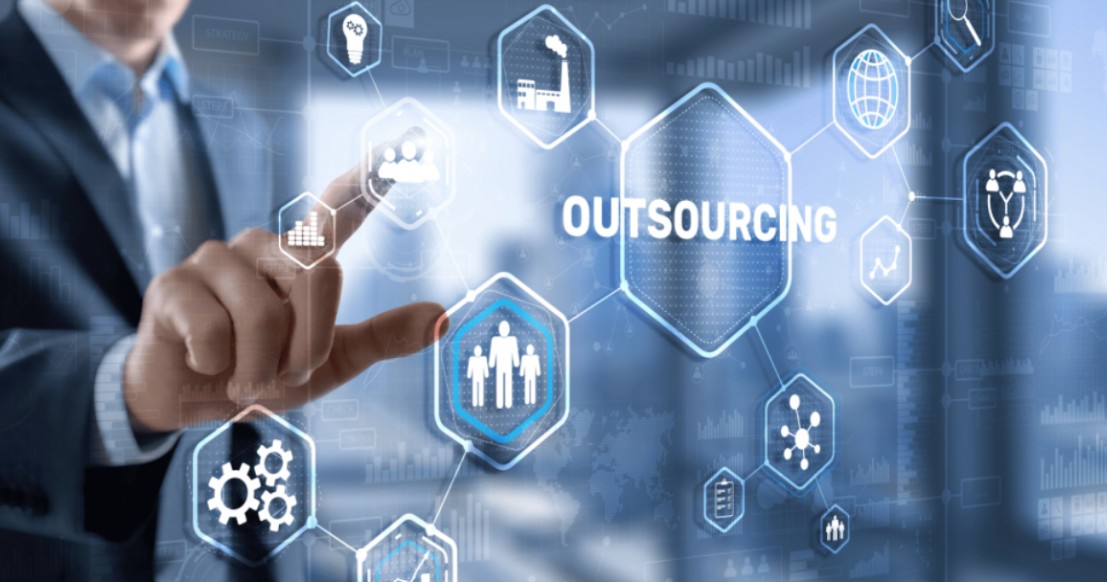 Outsourcing vs Outstaffing