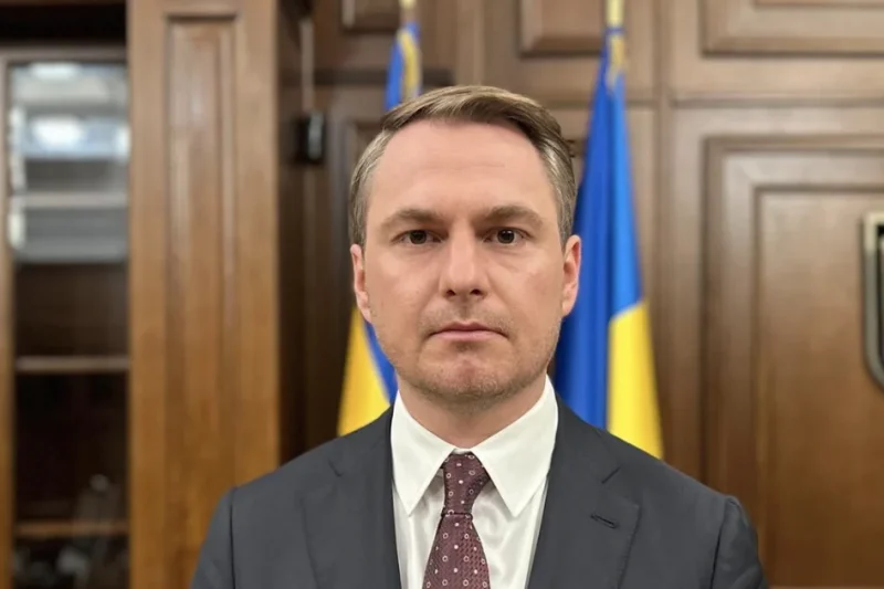 Ruslan Kravchenko, former Prosecutor General of Ukraine, in front of the Ukrainian flag